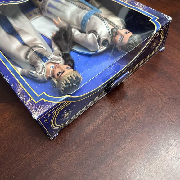 Disney Wish Movie King Magnifico & Queen Amaya of Rosas Dolls 2-pack - Picture 5 of 10